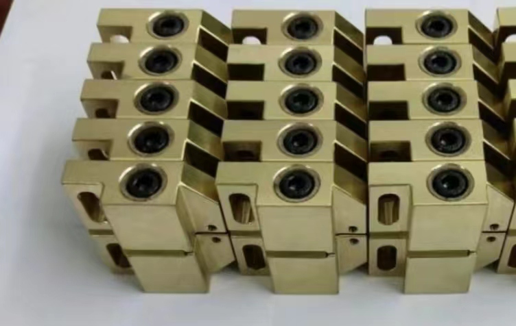 Clamper for welding tips